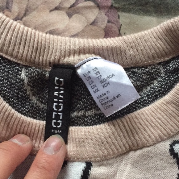 ⚡3 for $15⚡Divided pink kitty cat sweater - Picture 3 of 6